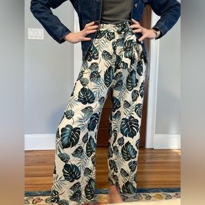 Naïf size Large wide leg pants. Run on the small size- more like a M/L